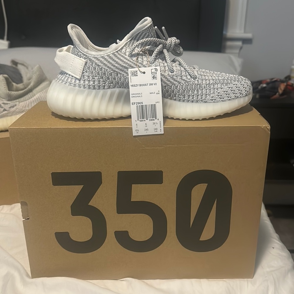 Yeezy 350 V2
